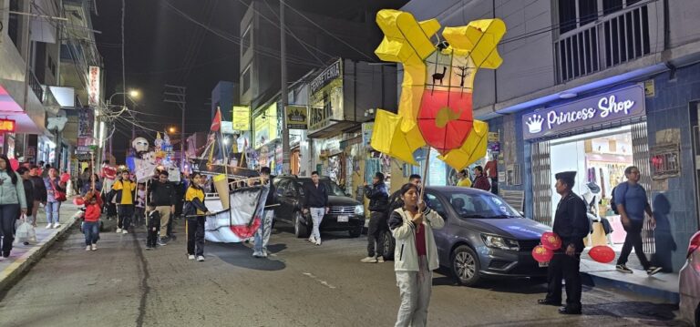 Mollendo rindió homenaje a Grau con paseo de antorchas