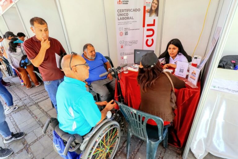 Personas con discapacidad postulan a empleos en Feria Laboral en Arequipa