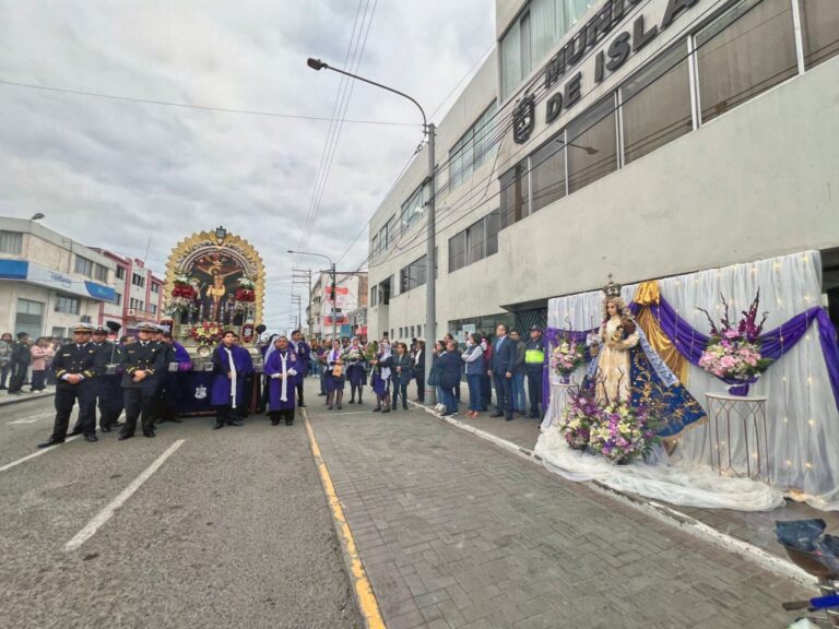 Alcalde Ale pide al Señor de los Milagros por funcionarios y trabajadores