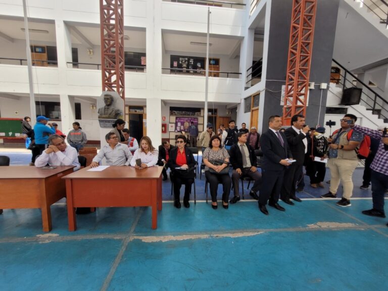 DREMO interviene: Padres de familia de la I.E. Daniel Becerra impidieron el ingreso al colegio