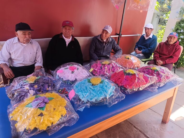 Hogar de ancianos inicia su tradicional venta de coronas por el Día de Todos los Santos