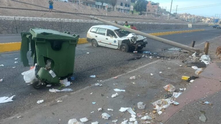 Ilo: Conductor pierde el control de vehículo y colisiona contra contenedor de basura y poste