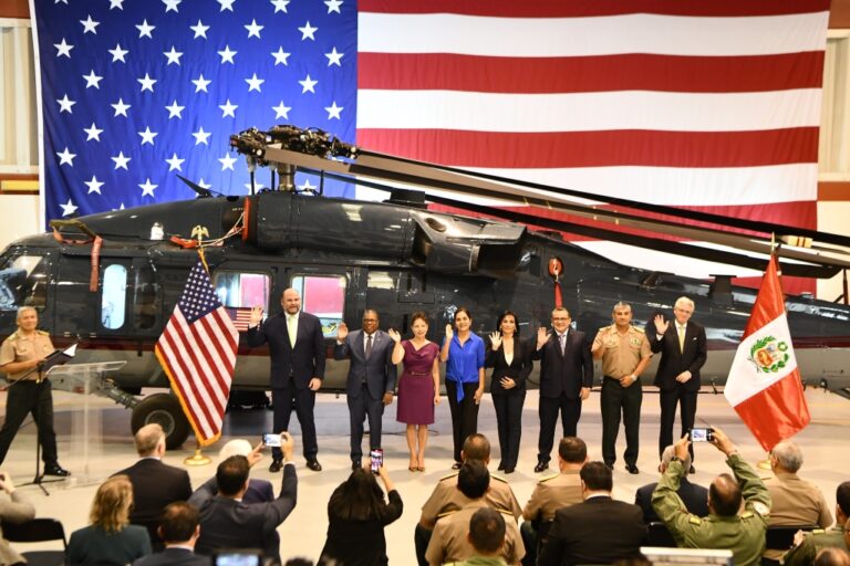 Estados Unidos dona nueve helicópteros al Perú para la lucha contra el narcotráfico