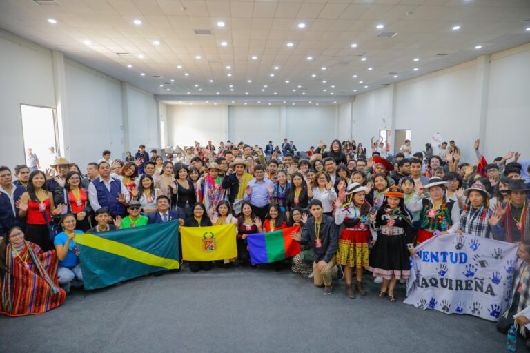 Más de 400 jóvenes participan en Encuentro Macro Sur en Arequipa