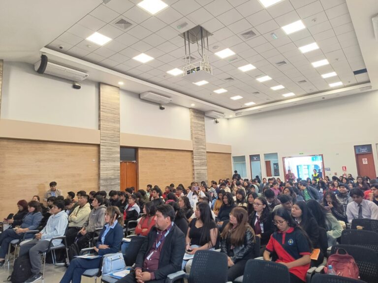 Estudiantes de Ilo participaron en el Encuentro Universitario Tributario y Aduanero
