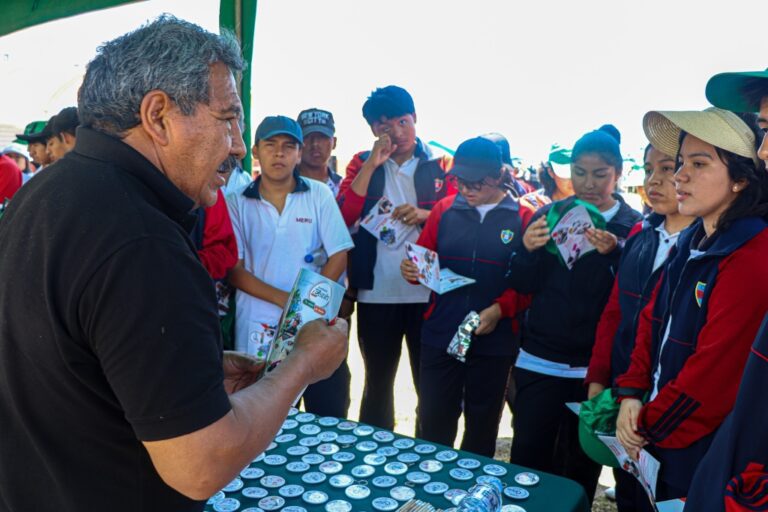 Estudiantes de Cocachacra participaron en feria de orientación vocacional