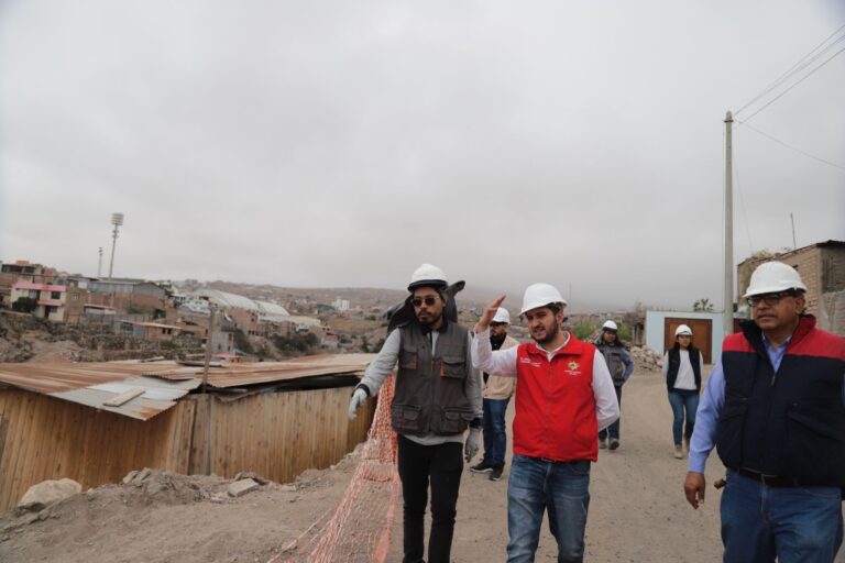 Detectan deficiencias: presidente del CRA inspecciona obras en Mollendo