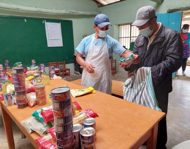 Subprefecta de Cocachacra insta a los padres a recoger productos de Qali Warma