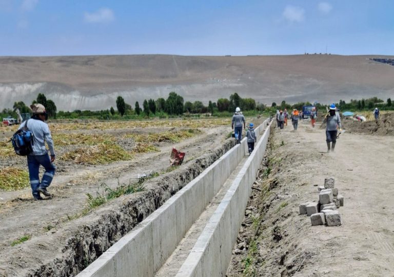 Supervisan avance de obra hídrica en Montegrande, Deán Valdivia