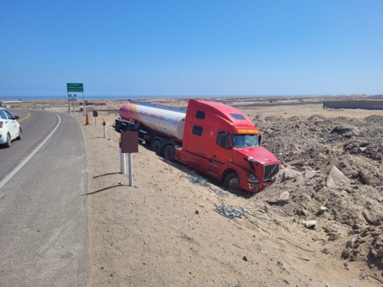 Ilo: tráiler boliviano se despista en la Carretera Interoceánica Sur
