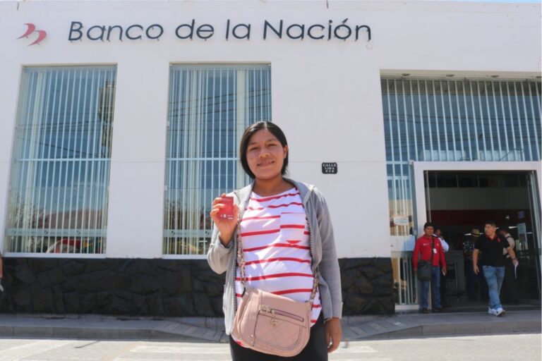 Moquegua: 71 usuarias del programa Juntos reciben su primera tarjeta de débito