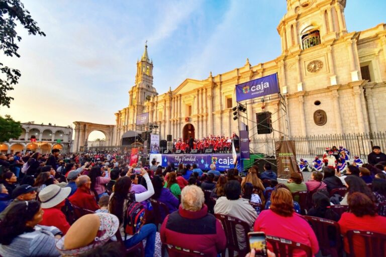 Caja Arequipa celebra el talento artístico y promueve la sostenibilidad en la Navidad 2024