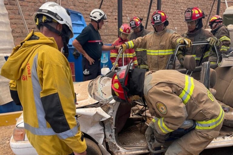 Realizan capacitación internacional en rescate vehicular en el distrito de Islay 
