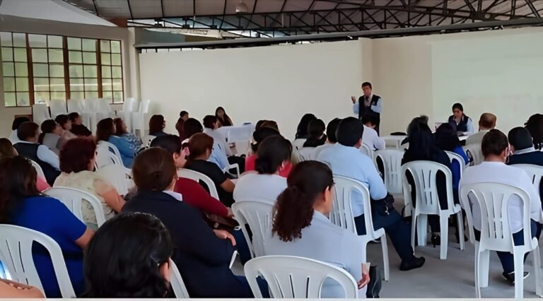 Capacitan a docentes de Islay sobre violencia familiar
