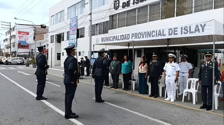 Celebran el 36° aniversario de la Policía Nacional del Perú en Mollendo