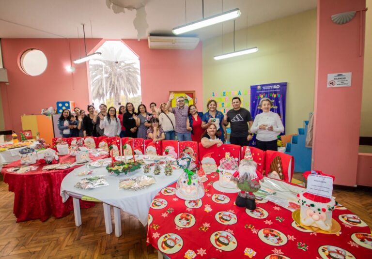 Clausura del Taller de manualidades navideñas: impulsando el emprendimiento femenino en Ilo