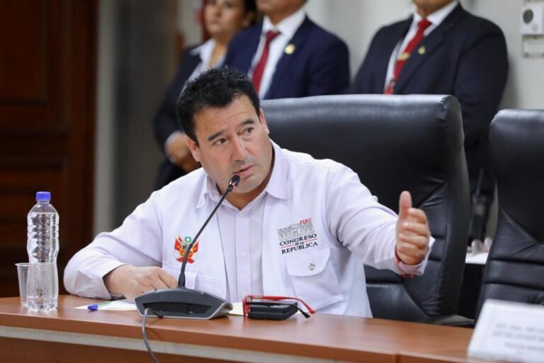 Inician juicio a Edwin Martínez: Fiscalía pide 8 años de prisión