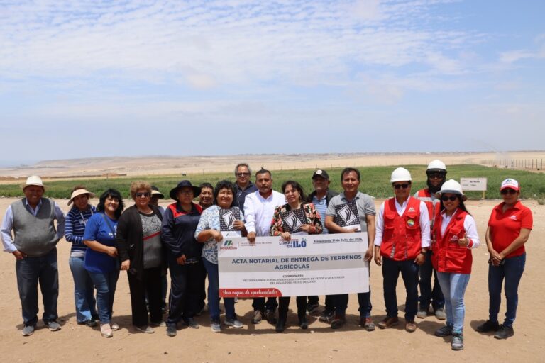 Dos consorcios reciben terrenos en Lomas de Ilo para impulsar la agroexportación