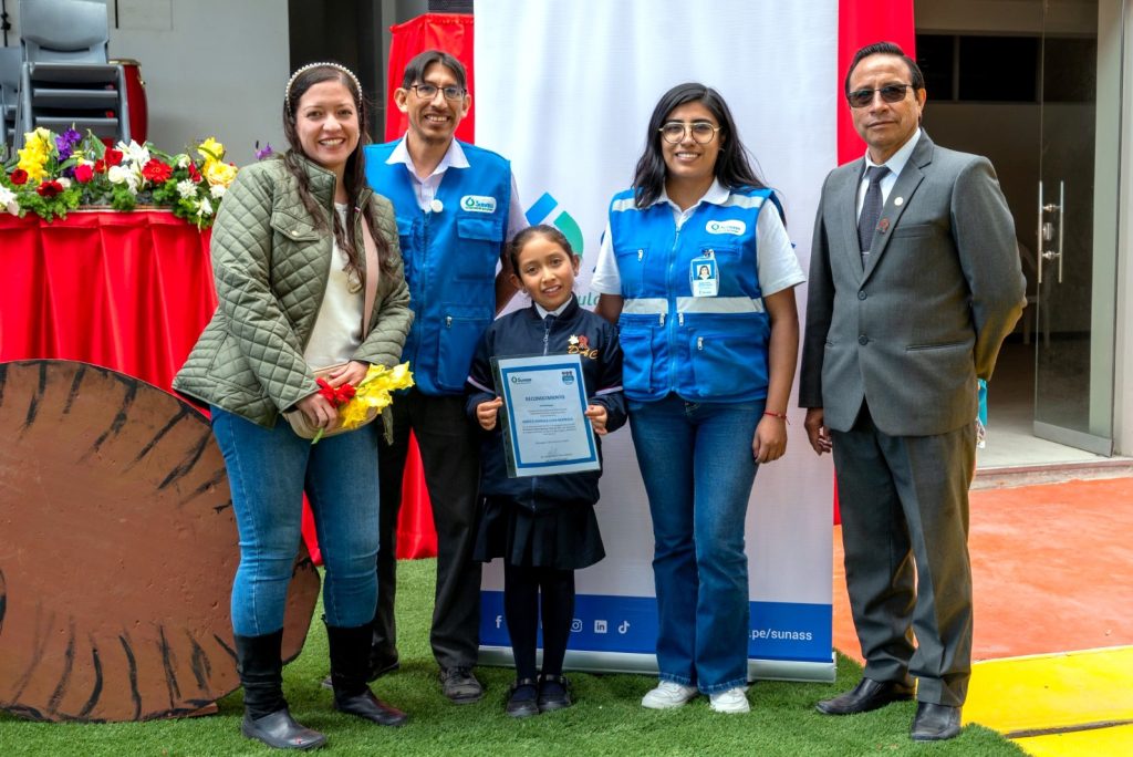 Escolar moqueguana triunfa a nivel nacional en el concurso “Gota de Oro” 3 Escolar moqueguana gana concurso Gota de Oro Megan Luciana Cama Luque 05122024 4 La Prensa Regional