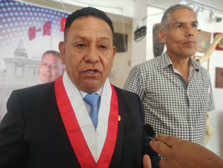 Congresista Esdras Medina y Cámara de Comercio abordan problemática de Islay