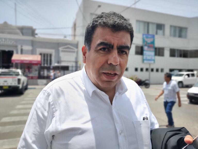 «El gobernador es apático; su mujer es la que gobierna», afirma Javier Ísmodes
