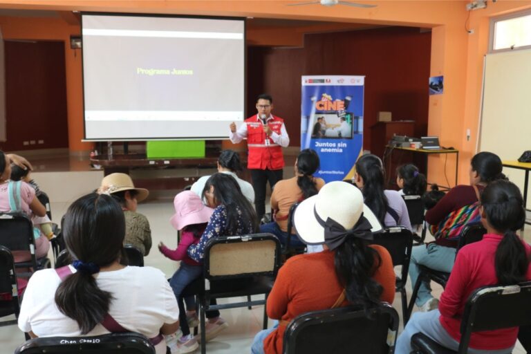 Más de 200 madres de Juntos participaron de cine foro sobre prevención de anemia
