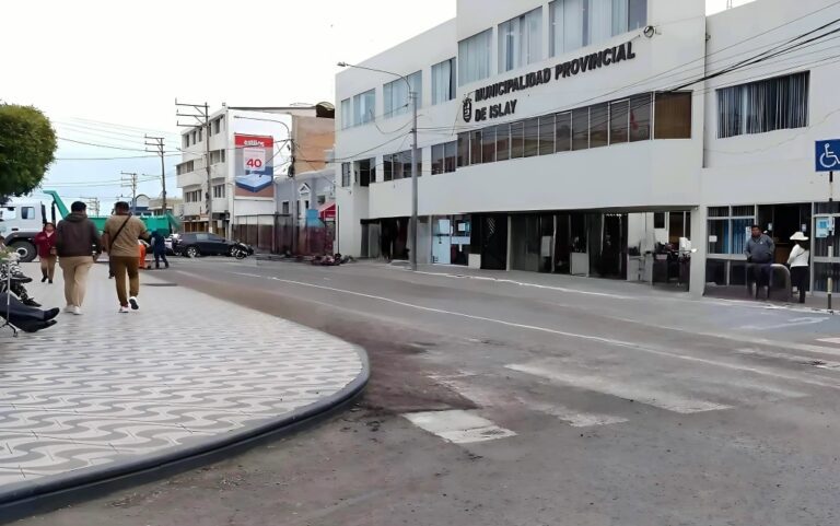 Sorprenden a sujeto robando prendas en tienda Estilos de Mollendo