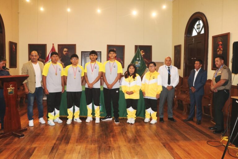 Atletas de Mollendo son reconocidos por su excelencia deportiva