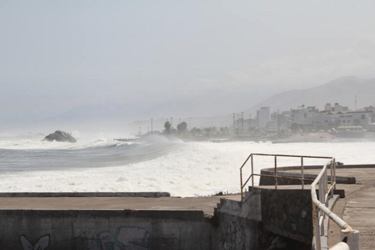 Puerto de Ilo cerrado por oleaje anómalo: Marina de Guerra emite alerta