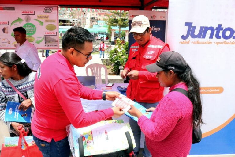 Programa Juntos participó en acción cívica por el 108 aniversario de Puquina