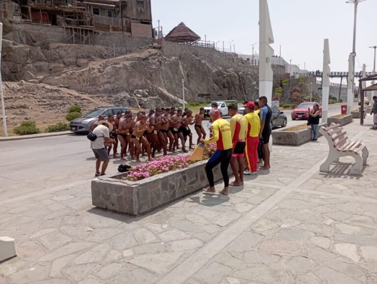 Salvavidas PNP culminan entrenamiento con exigente «Raid Acuático» en Mollendo