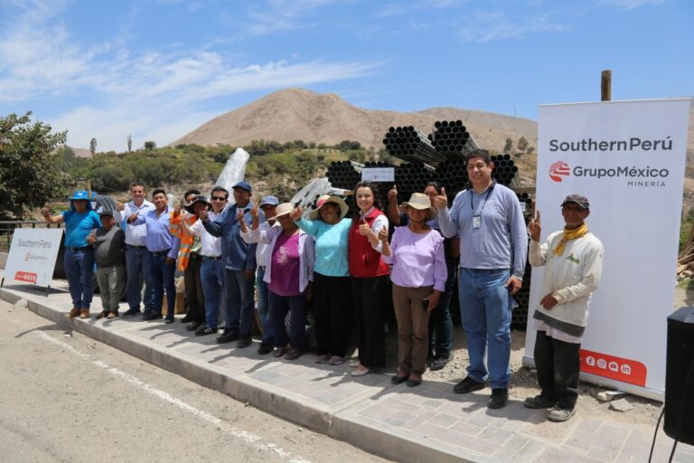 Southern Perú entrega materiales para la construcción de 18 invernaderos en el anexo de Pocata