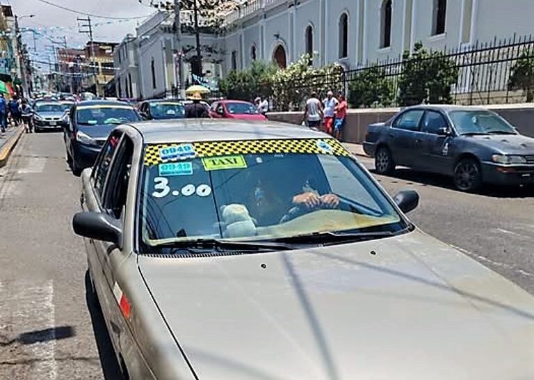 Malestar en mollendinos por el aumento del pasaje en colectivos a 3 soles