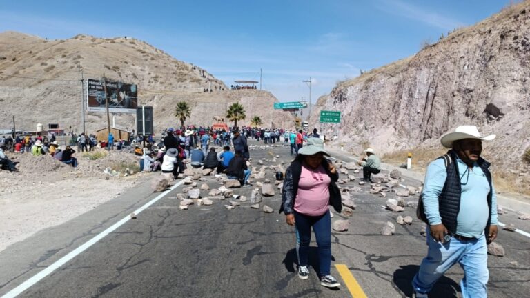 Bloqueos en Montalvo, Samegua, Chen Chen y Torata paralizan la región Moquegua