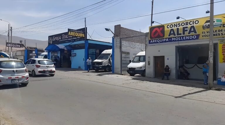 Transportistas de minivanes se pelean nuevamente por pasajeros