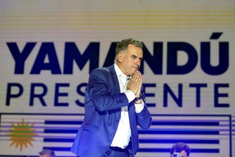 Democracia de Uruguay: EE. UU. e Indoamérica