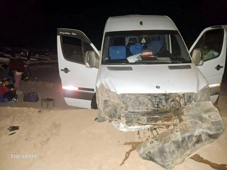 Al menos 14 heridos tras despiste de una minivan en la vía Arequipa – Matarani