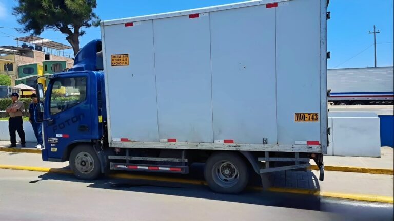 Camión frigorífico vertía sanguaza de pescado en plena zona urbana de Matarani