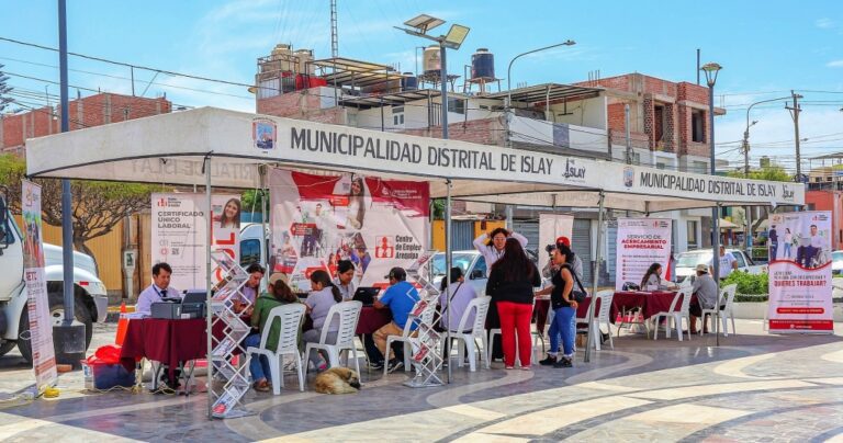 Feria Multiservicios en Islay impulsa empleo y formalización laboral