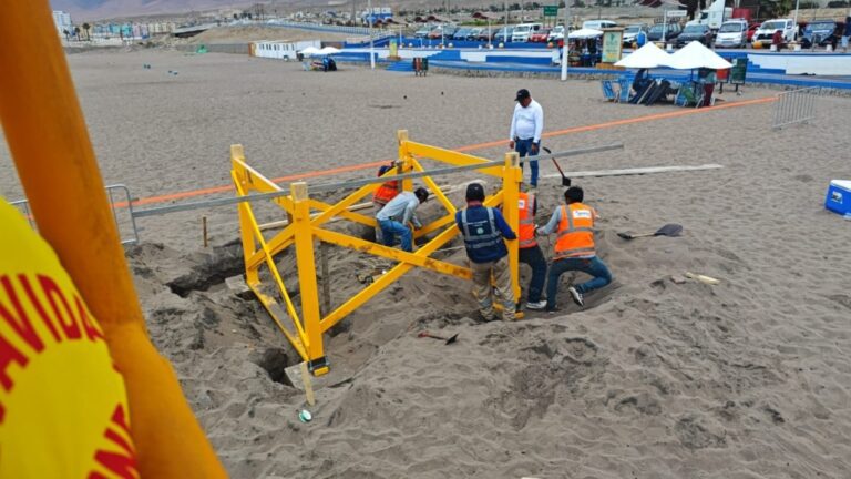 Instalan torre vigía de salvataje en playa Boca de Río 