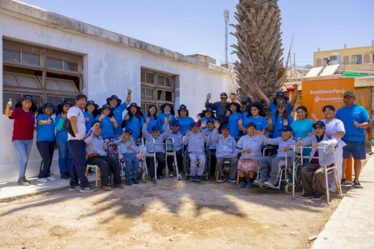 Jóvenes voluntarios de Southern Perú dan mantenimiento a centro residencial para adultos mayores en Moquegua
