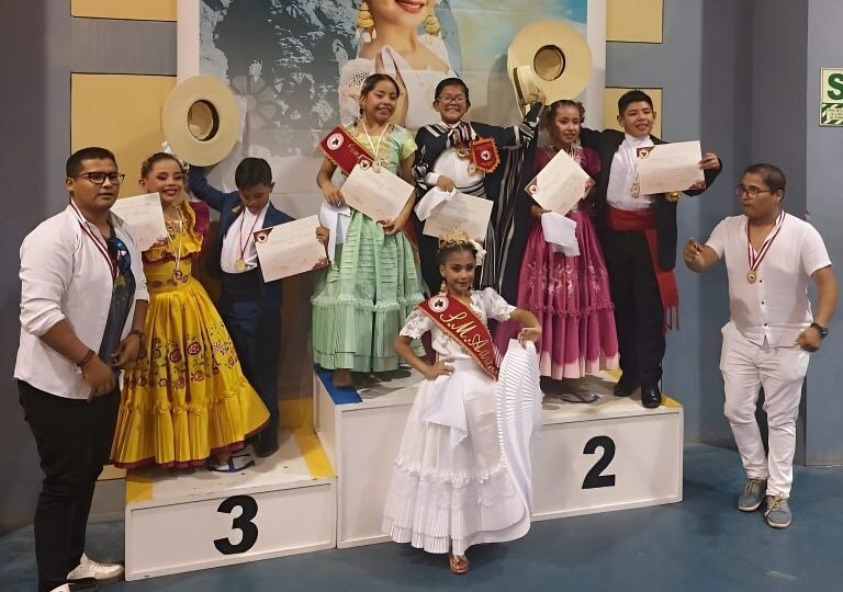 Jóvenes mollendinos destacan en concurso de marinera