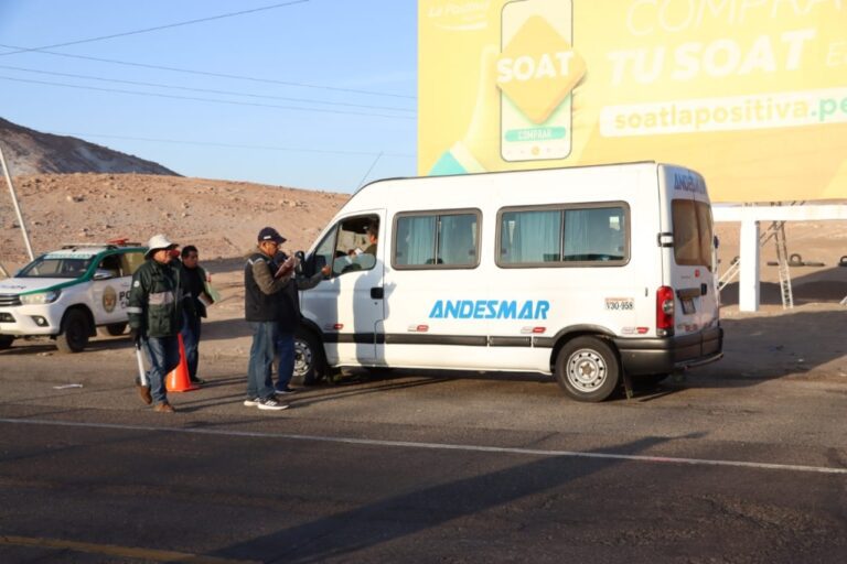 Intervienen y multan transporte informal que operaba rumbo a playas de Mollendo