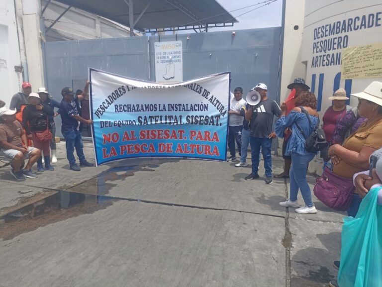 Protesta de pescadores artesanales contra sistema de seguimiento satelital