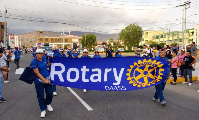 Rotary Club destaca en el corso por el aniversario de Mollendo