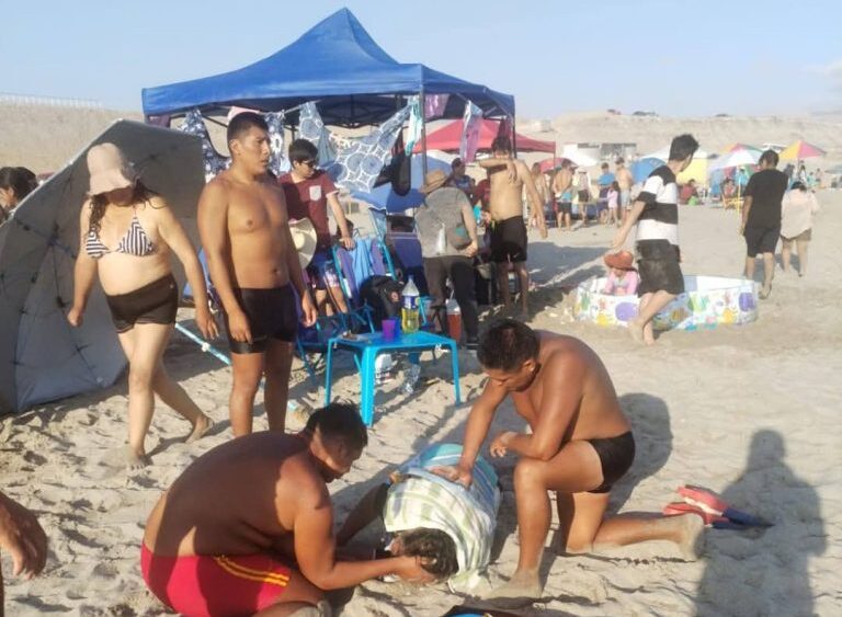 Septuagenario casi pierde la vida ahogado en playa Pozo de Lisas