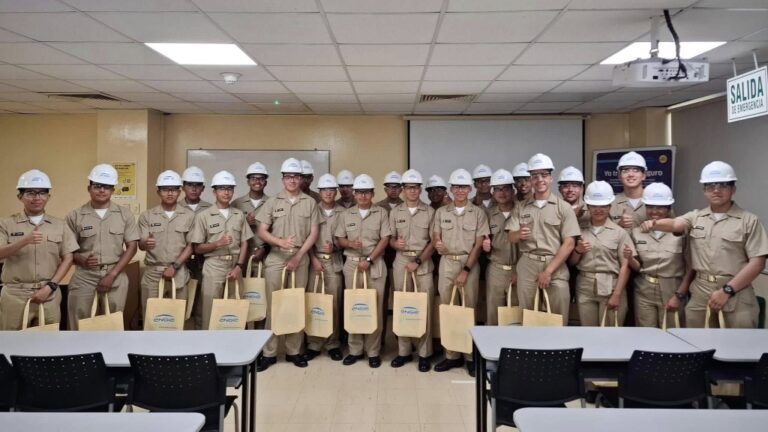 Cadetes de la Escuela Naval visitaron Engie Energía Perú en Ilo