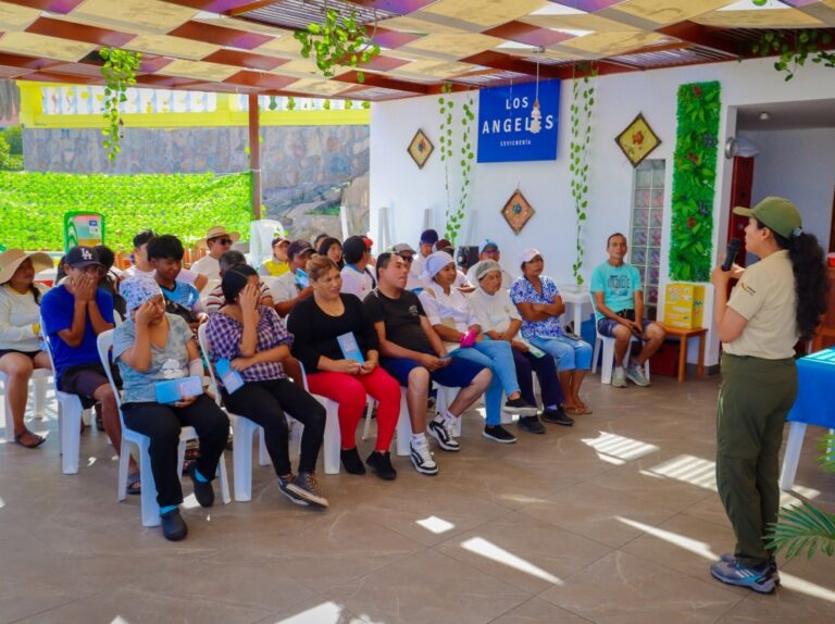 Capacitan en Mejía para cuidar playas y biodiversidad marina