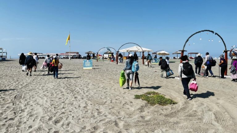 Más de 150 caymeños llegaron a las playas de Mollendo