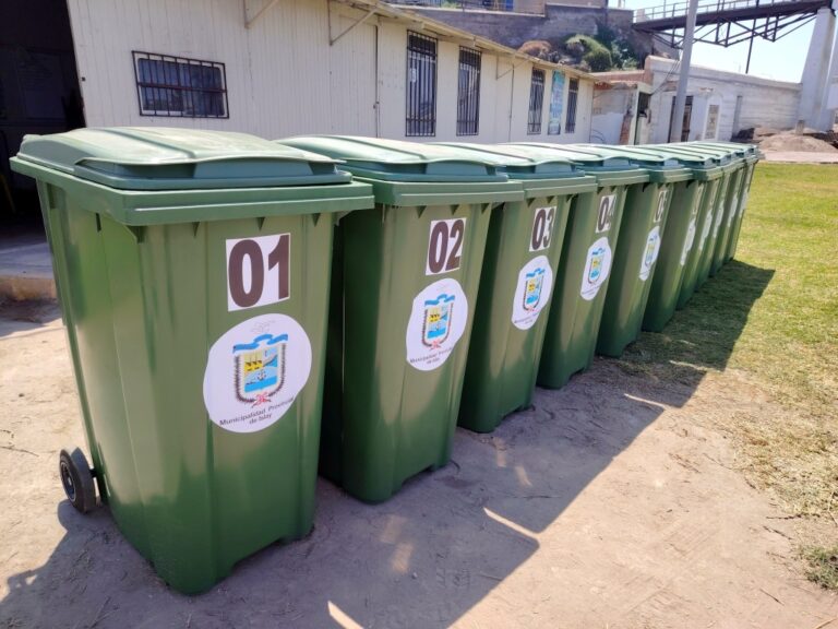Playas de Mollendo reciben 25 tachos para el manejo de residuos